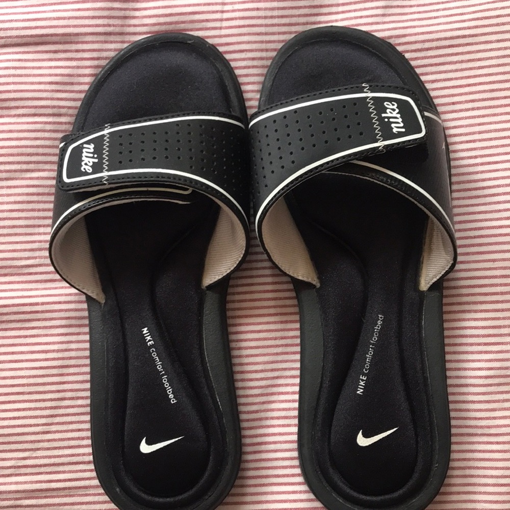 Women’s Nike Slides, Size 7
